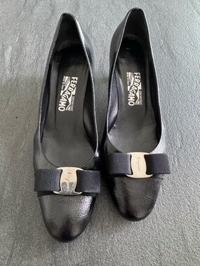 Salvatore Ferragamo Black Patent Leather Vara Bow Kitten Heels Size 10